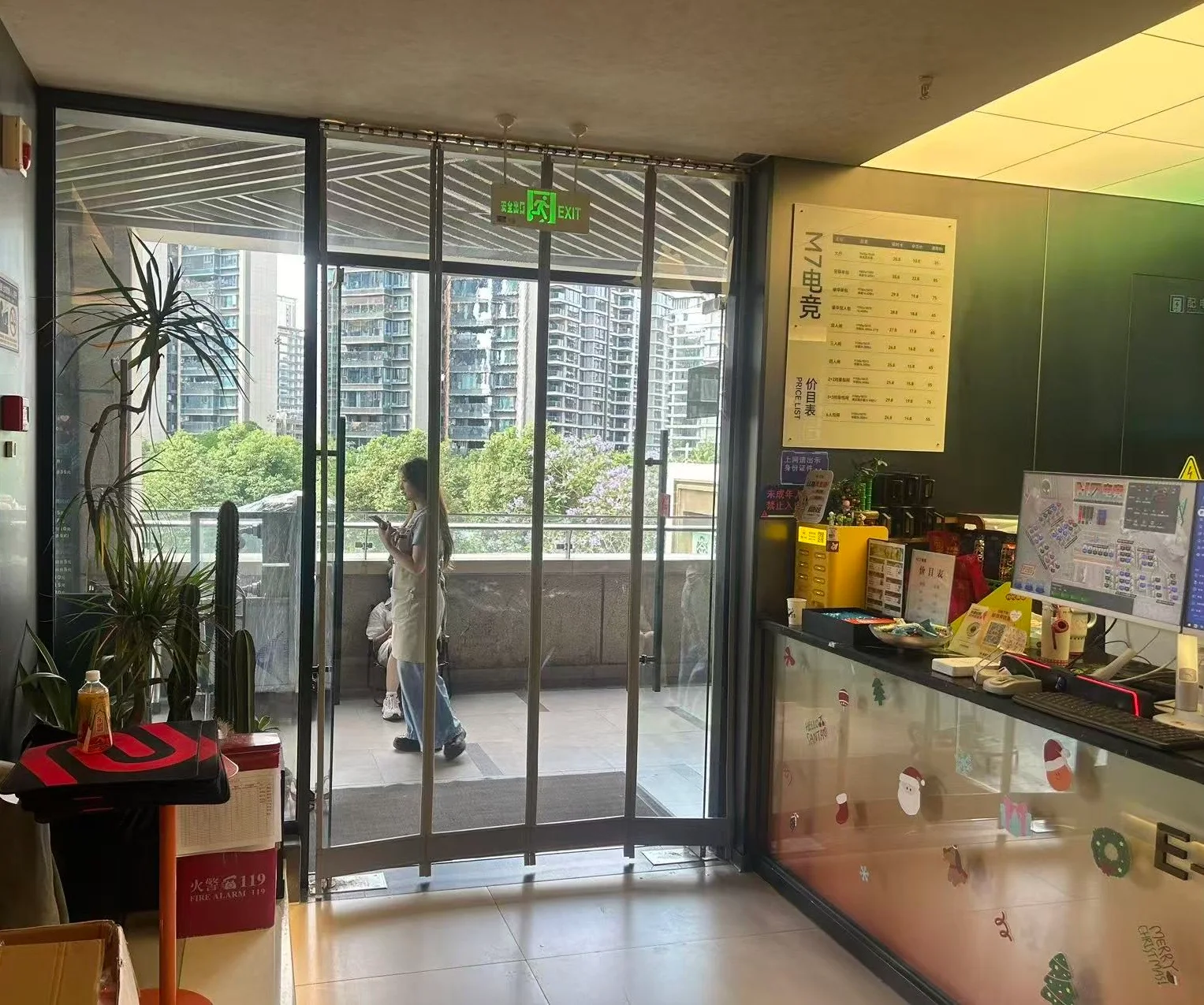 店铺内部实拍，由宇灿建材提供的真实照片